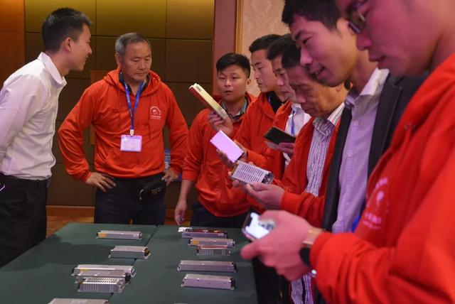 高尖精活动——2019年度慧聪LED显示屏行业十佳品牌企业产品推介会为第二天十佳品牌走访活动添彩