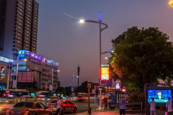 全国首创！株洲18根智慧路灯广告位3年经营权拍得104.4万！