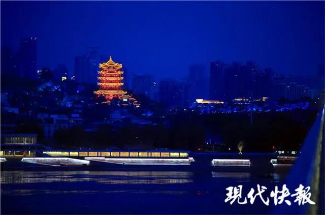 武汉归来｜两江四岸点亮20公里灯光巨幕