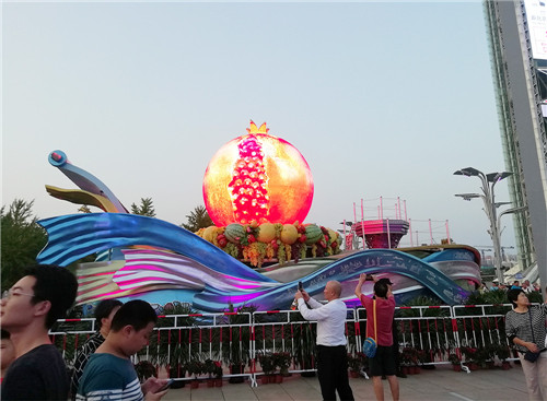 超燃！“石榴红了”落地新疆美术馆
