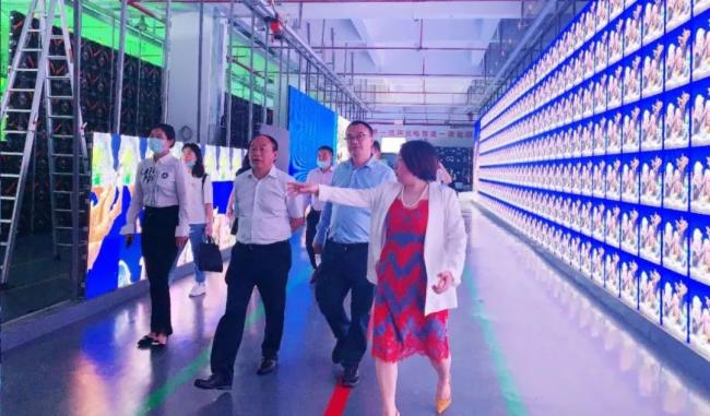 联诚发LTV终端一体机及5G智慧灯杆项目再获政府领导莅临调研指导！