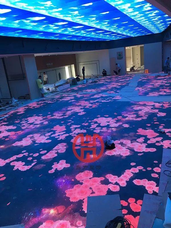 鼎力显示互动LED地砖屏-以实用为上的智慧智能人体交互科技