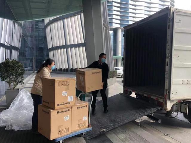 海康威视海外客户和员工全球接力为中国“加油”！