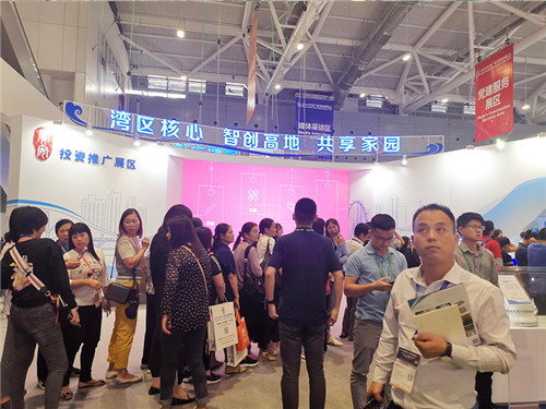 展区最火打卡地、市长称赞，华夏光彩这是要“出圈”？