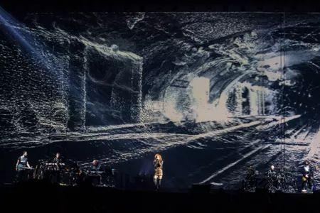 她的演唱会，被誉为最硬核的科技舞台，绝对的视觉盛宴！