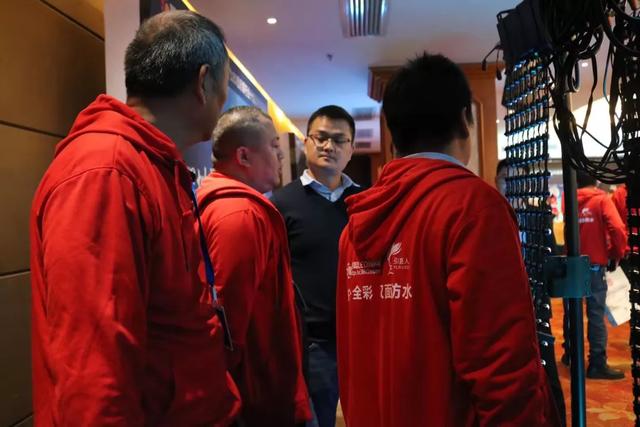 高尖精活动——2019年度慧聪LED显示屏行业十佳品牌企业产品推介会为第二天十佳品牌走访活动添彩