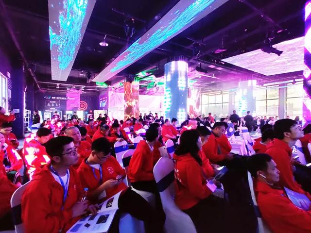 高尖精活动——2019年度慧聪LED显示屏行业十佳品牌企业产品推介会为第二天十佳品牌走访活动添彩