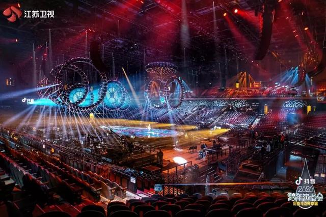 各大卫视跨年演唱会舞美大PK,LED屏应用放大招啦! 各大卫视跨年演唱会舞美大PK,LED屏应用放大招啦!