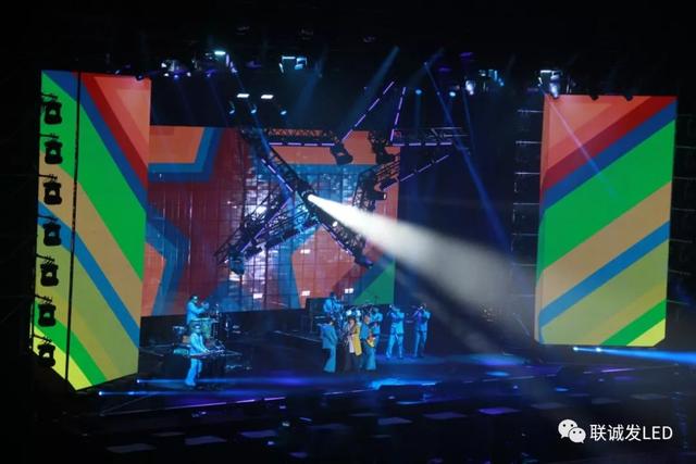 伍佰&China Blue“Rock Star2019演唱会”福州站震撼开唱