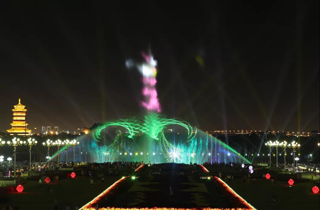 杏林湾“水舞秀”亮相厦门集美新城