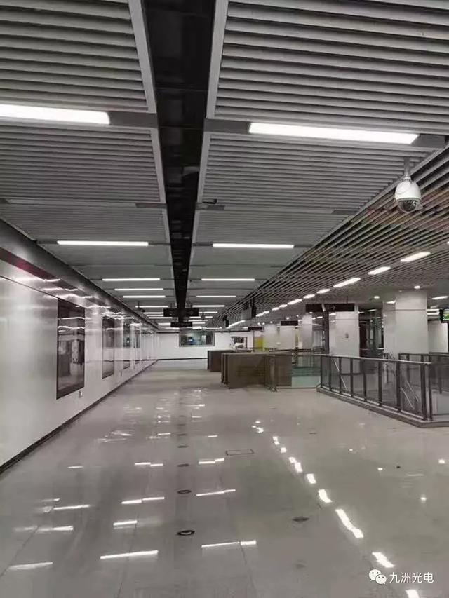 九洲光电轨道交通照明方队等待检阅