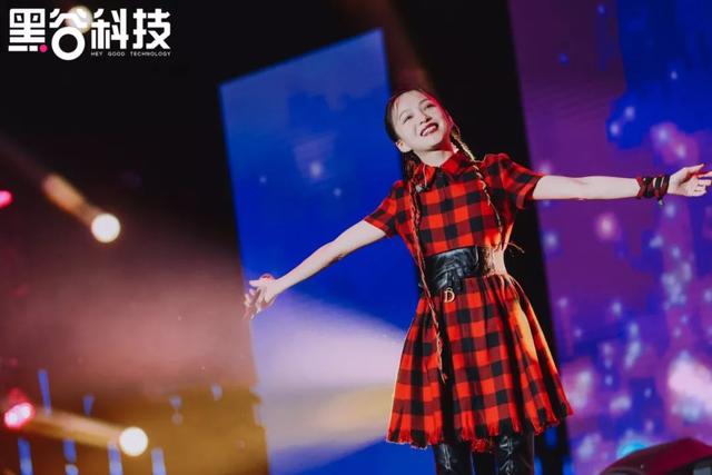 深德彩化身舞美艺术创造者，点燃威海之夜