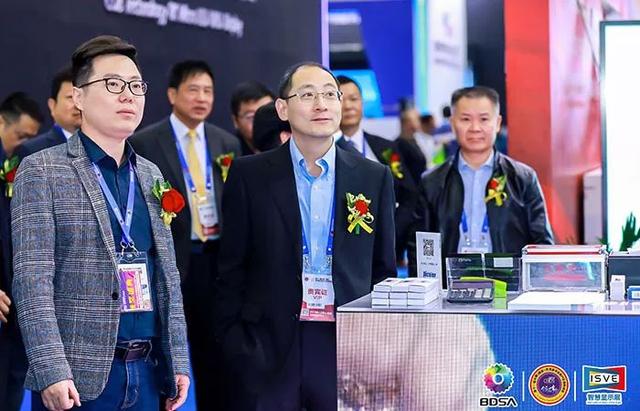新产品,新技术丨深德彩首次官宣基于二次封装DCOB的Micro技术,并荣获智慧商显产品创新大奖 新产品,新技术丨深德彩首次官宣基于二次封装DCOB的Micro技术,并荣获智慧商显产品创新大奖