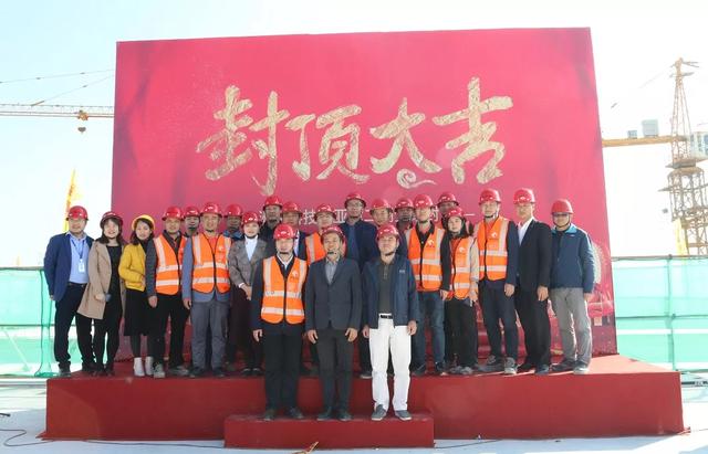 洲明大亚湾科技园智能制造基地二期喜封金顶！