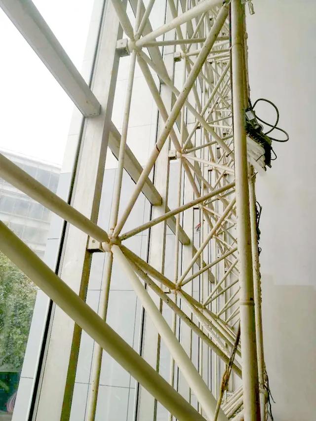 晶泓透明屏助力百年淮海路改造转型，引燃商业新范