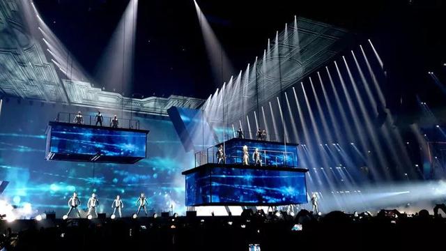 她的演唱会，被誉为最硬核的科技舞台，绝对的视觉盛宴！