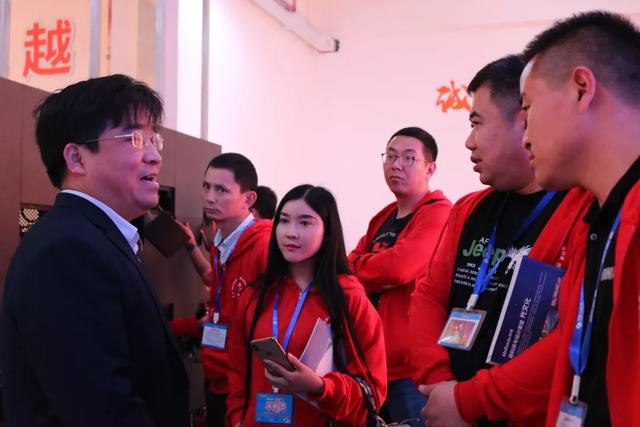 高尖精活动——2019年度慧聪LED显示屏行业十佳品牌企业产品推介会为第二天十佳品牌走访活动添彩