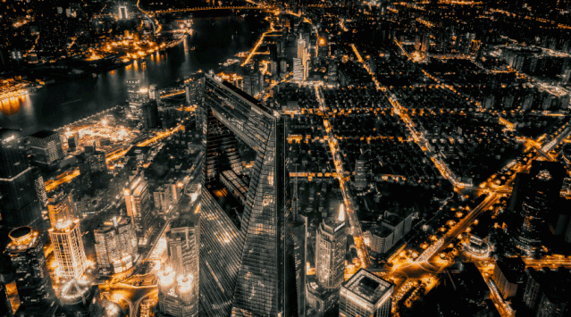 晶泓透明屏助力百年淮海路改造转型，引燃商业新范