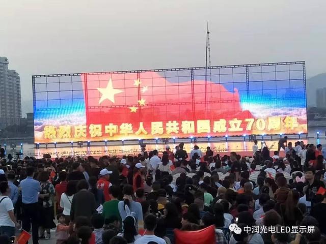 中润案例：太原清徐国际焰火节，1600平米网格屏惊讶亮相，逾22万人围观！