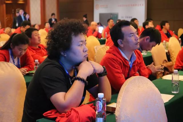 高尖精活动——2019年度慧聪LED显示屏行业十佳品牌企业产品推介会为第二天十佳品牌走访活动添彩