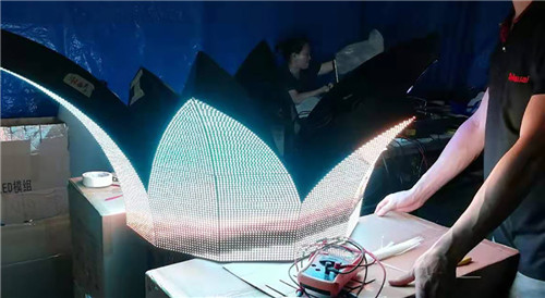 超燃！“石榴红了”落地新疆美术馆