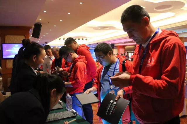 高尖精活动——2019年度慧聪LED显示屏行业十佳品牌企业产品推介会为第二天十佳品牌走访活动添彩