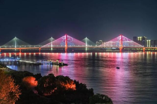 武汉军运会开幕式彩排！军运会推动武汉城市面貌脱胎换骨