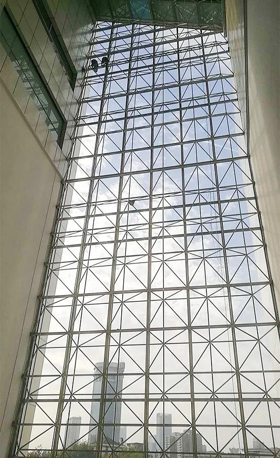 晶泓透明屏助力百年淮海路改造转型，引燃商业新范