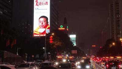 今夜，深圳人都在抬头看他们！全城亮灯，这些瞬间让人泪目