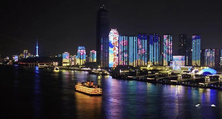 武汉4月14日起25公里灯光秀感谢援汉省市及解放军