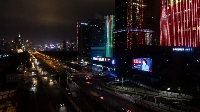 致敬最美她力量 | 广东近千地标亮灯庆妇女节110周年