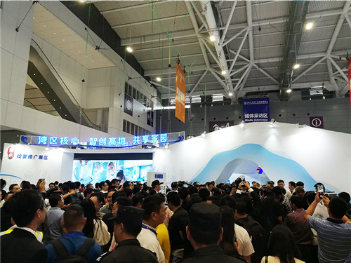 展区最火打卡地、市长称赞，华夏光彩这是要“出圈”？