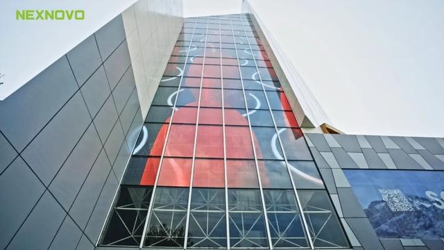 晶泓透明屏助力百年淮海路改造转型，引燃商业新范