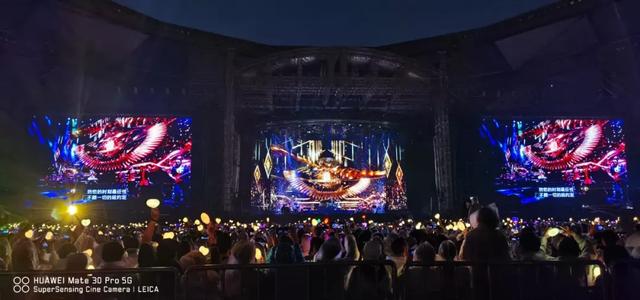 【周杰伦】深圳演唱会被侃像雨神, 联诚发龙平芳率众现场助威！