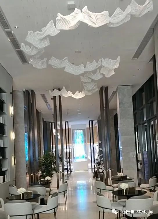 中润LED贴膜屏案例，当创意遇上创意，当创意遇上创意，谁惊艳了谁？