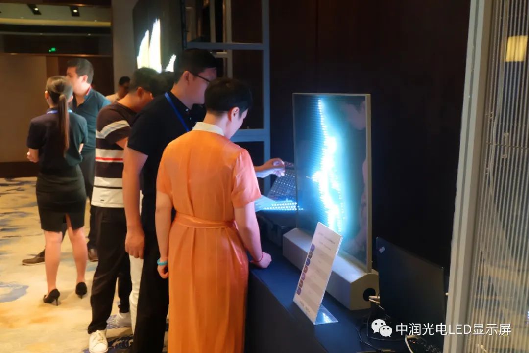 中国企业家联盟主席张卫功、著名书法家张寒松，助力中润光电“育苗计划”海南站，并取得圆满成功！