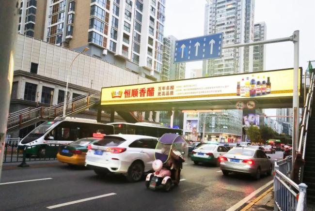 GKGD天桥屏| 一座天桥 一方街景