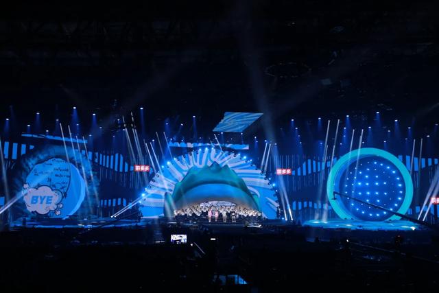 2020青春芒果夜，这个舞台就耀这YOUNG炫！