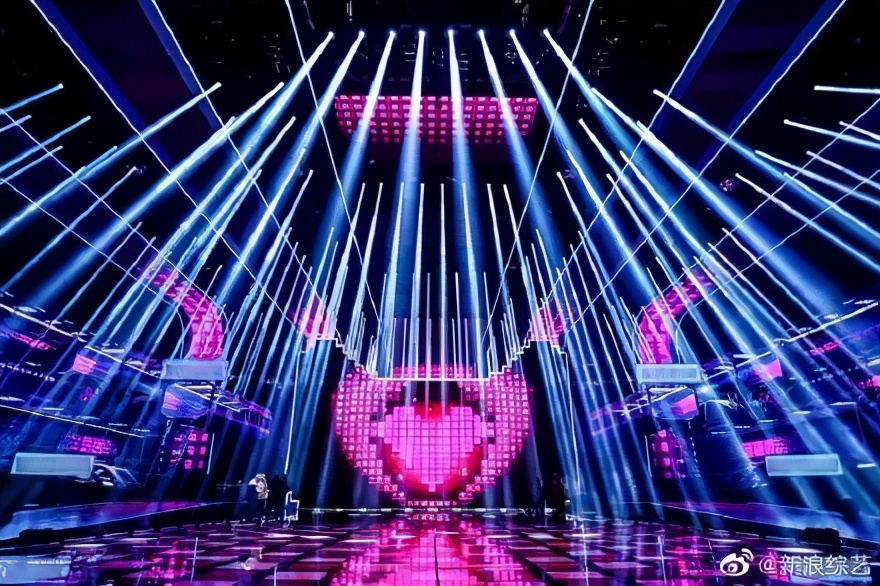 天猫舞台把上海的升降机都要过来了,苏宁双十一舞美打得过吗? 天猫舞台把上海的升降机都要过来了,苏宁双十一舞美打得过吗?