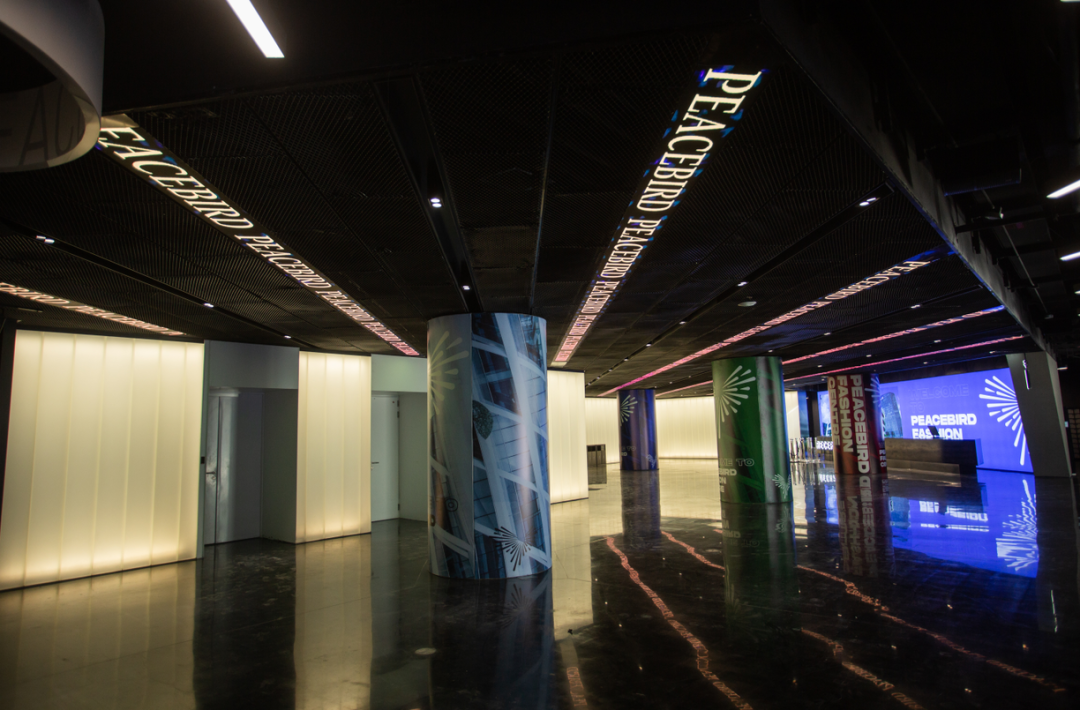 助力第24届宁波国际服装节！联建光电700㎡创意屏闪耀太平鸟集团总部