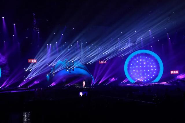 2020青春芒果夜，这个舞台就耀这YOUNG炫！