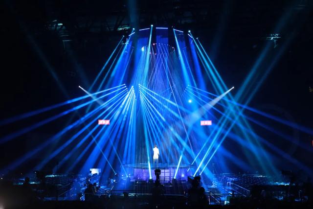 2020青春芒果夜，这个舞台就耀这YOUNG炫！