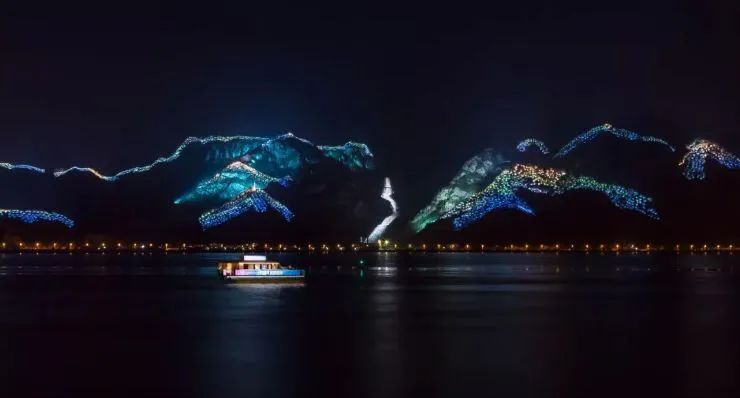 洲明再造网红景点！1400㎡创意屏点亮宁波“曼哈顿”！