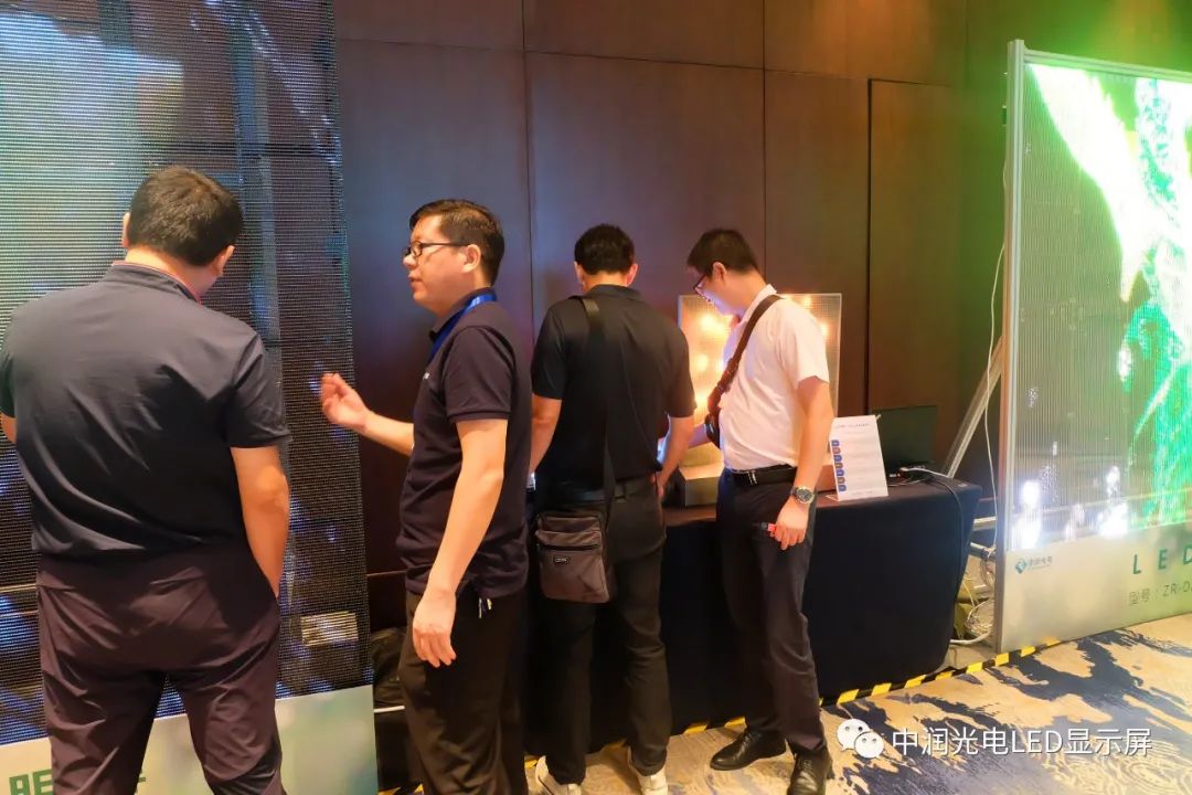 中国企业家联盟主席张卫功、著名书法家张寒松，助力中润光电“育苗计划”海南站，并取得圆满成功！