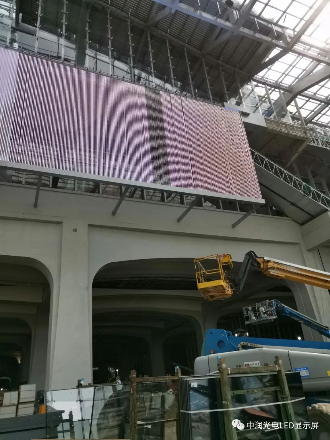 中润光电助力亚洲最大的高铁站-《雄安站》点亮！