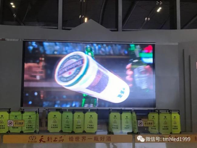 贵阳机场260寸LED裸眼3D电视广告屏投入使用