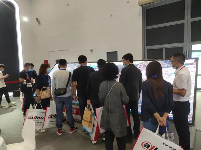 AET新品QCOB亮相IFC，四大看点劲爆来袭