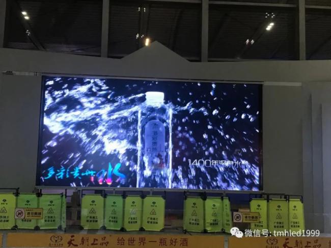 贵阳机场260寸LED裸眼3D电视广告屏投入使用