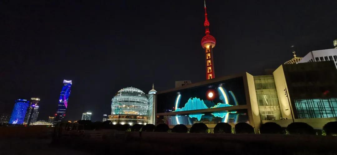 抢“滩”登陆！联建光电巨幅户外小间距造就“上海显示之最”！
