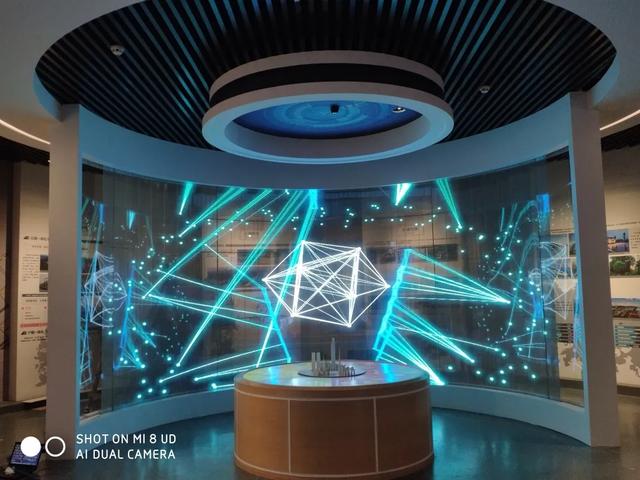 深圳10号线搭载OLED透明屏开通，铁歌科技贴膜屏能否与其争锋？